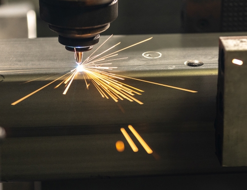 Servizio di taglio laser fibra per tubi profili e lamiere - Metalplast
